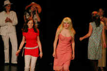guipmin-salutsfille&sophie1.jpg (407289 octets)